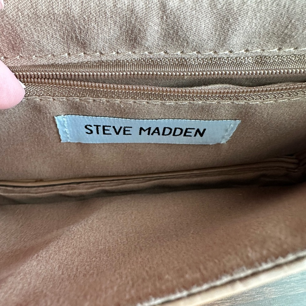 Steve Madden patent tan clutch crossbody - Picture 8 of 9